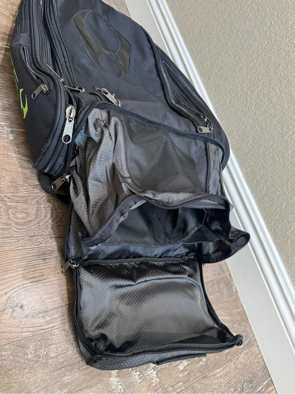 HYLETE Icon 6-in-1 60L Convertible Backpack Travel Gym Duffel Black